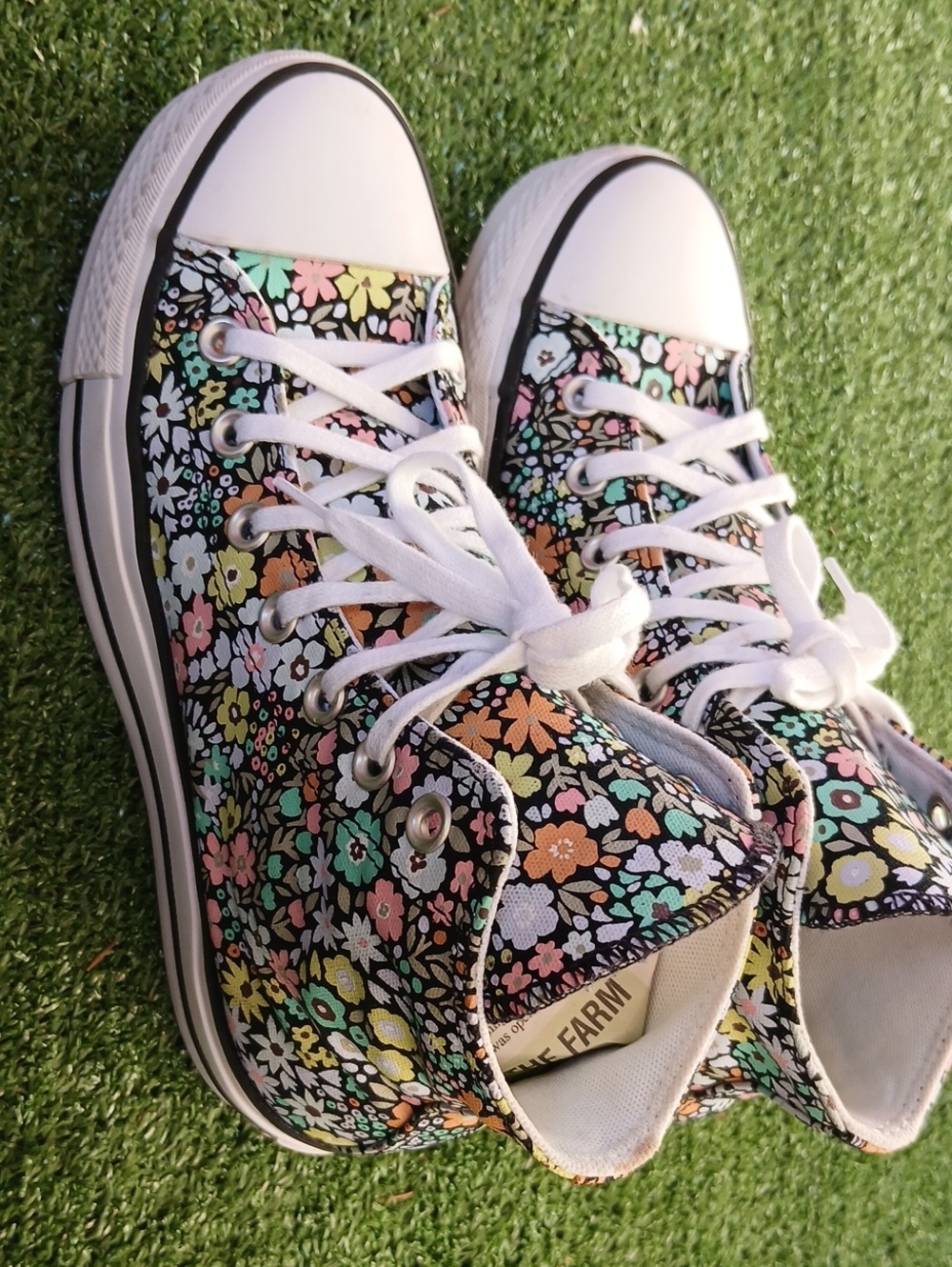 😍Converse High-Top Sneakers - Black Floral with Pastel Accents Size 7.5